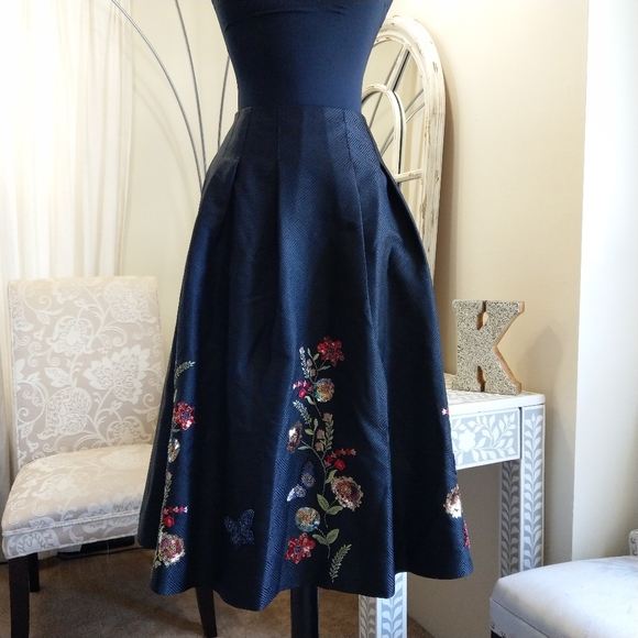 🍒NWT🍒 TED BAKER EMBROIDERED FULL SKIRT - Picture 2 of 10